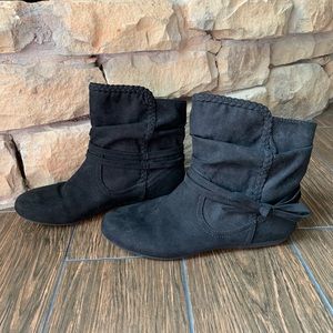 Like New Report Suede Ankle Boots Sz 8.5